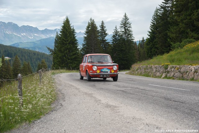 Reportage photo professionnel rallye automobile dans les Alpes