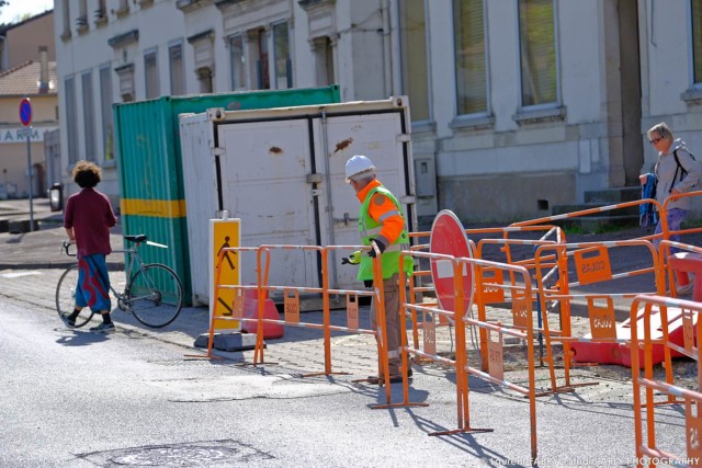 Photographe près de Lyon sur un chantier Colas : homme trafic au pied de la rue de la république à Genas