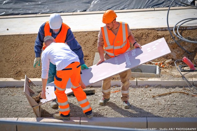 Photographe Lyon pour un chantier Colas : signalétique sur la place Ronshausen