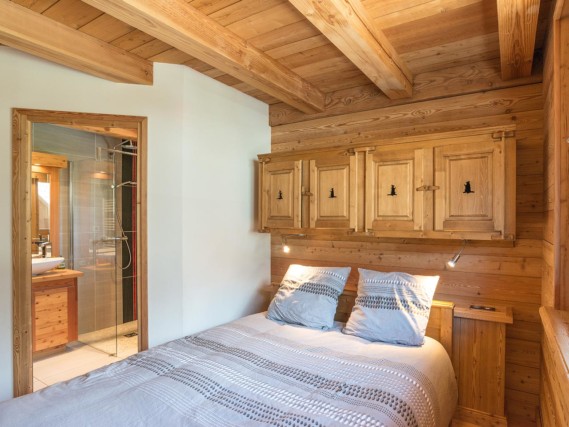 Photographe immobilier de montagne : Une chambre à l'étage principal