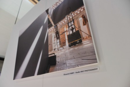 Exposition photographe de chantier dans un centre d'art contemporain