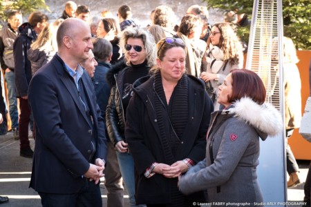 Des élus (une Sénatrice Et Un Député) Discutent Avant L'inauguration