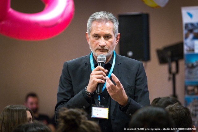 Portrait du président lors de son discours en conférence