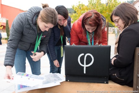 Espace Game : Les Participants Cherchent La Solution D'une énigme