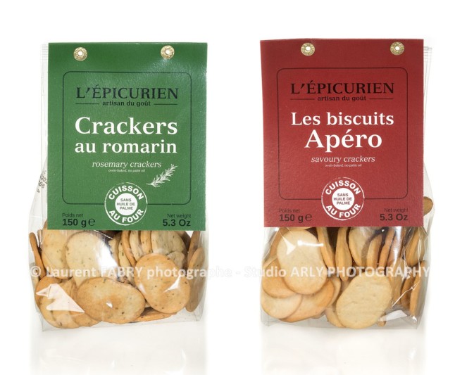 sachets biscuits apéritif photographiés en studio packshot