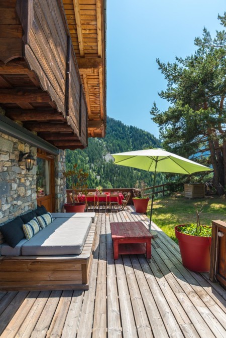 Coin salon en terrasse, chalet en Vanoise