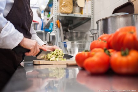 Découpe Des Légumes Par Le Traiteur Bio