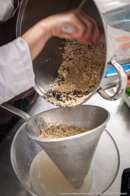 passage des graines de petit épeautre au chinois après rinçage