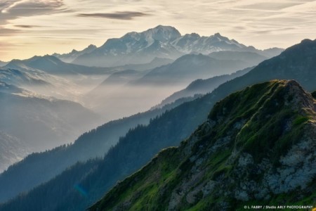 Le Mont Blanc au petit matin depuis la Roche Pourrie (photographe massif du Beaufortain, Savoie)