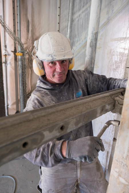 Reportage vidéo sur un chantier : sciage du béton