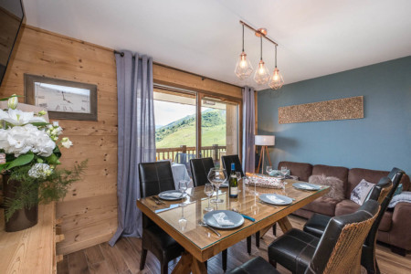 Photographe location de vacances en Maurienne : salon salle à manger