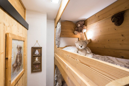 Photographe location de vacances à la Toussuire : chambre enfants à la décoration montagne