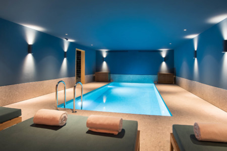 Piscine Privative Dans Le Chalet D'un Hôtel Des 3 Vallées