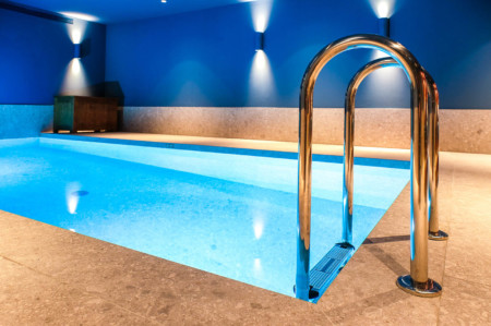 La Piscine Dans Le Chalet D'un Hôtel Des 3 Vallées