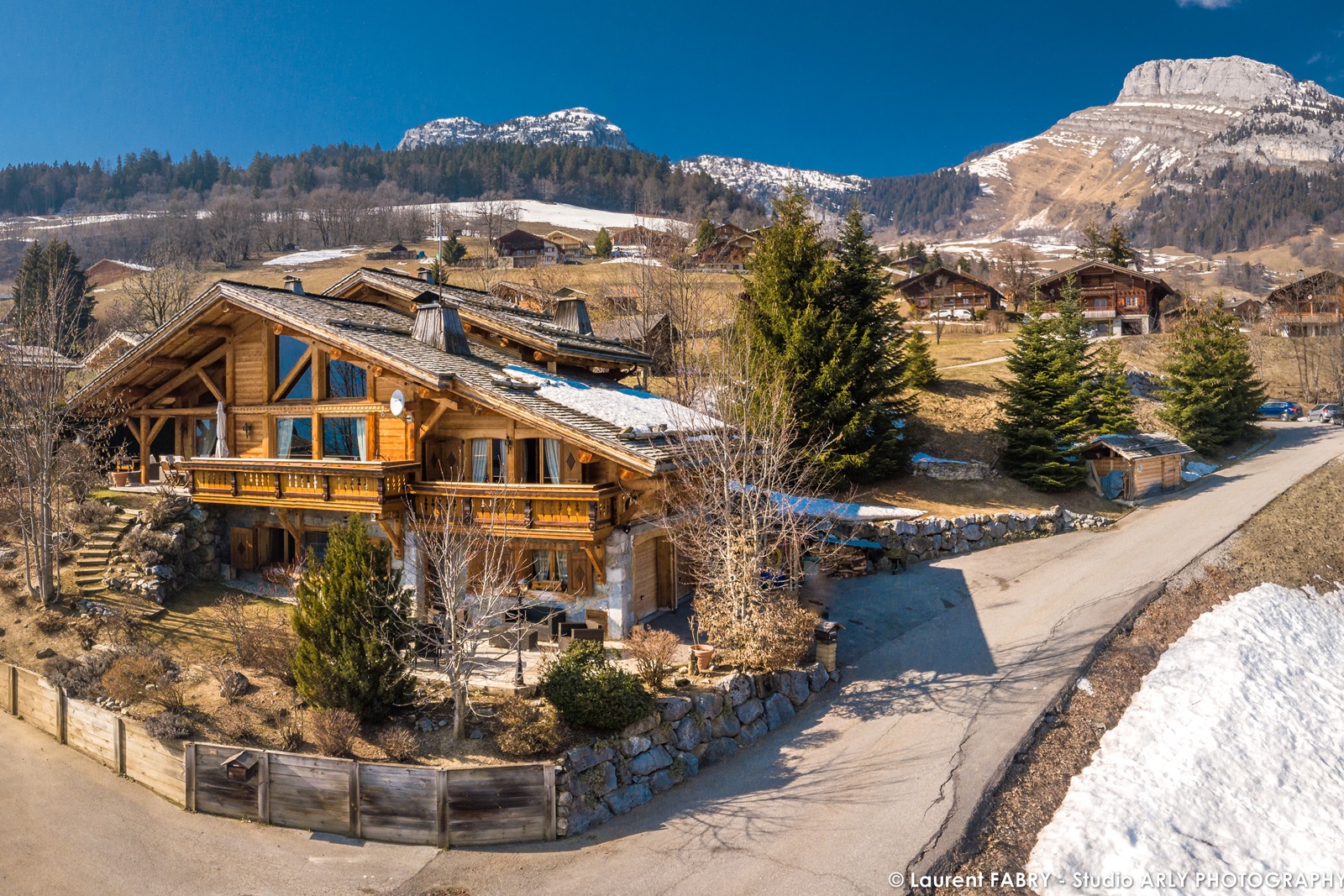 Chalet à vendre au Grand Bornand : vue aérienne montagne