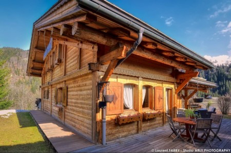 Chalet à vendre au Grand Bornand : angle extérieur