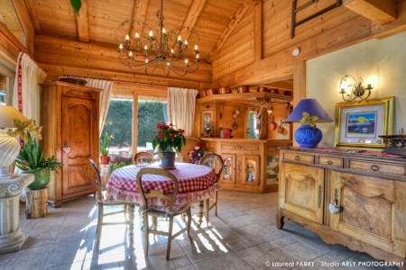 Chalet à vendre au Grand Bornand : la salle à manger