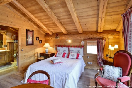 Chalet en bois au Grand Bornand : la chambre principale