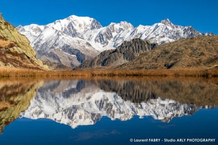 Reflet Du Mont Blanc Dans Un Lac De Montagne