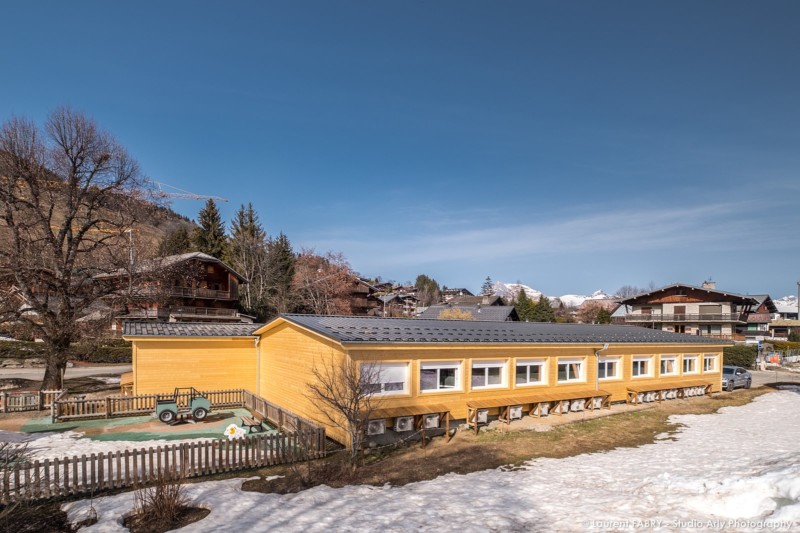 Mairie provisoire à Megève : façade du bâtiment côté sud