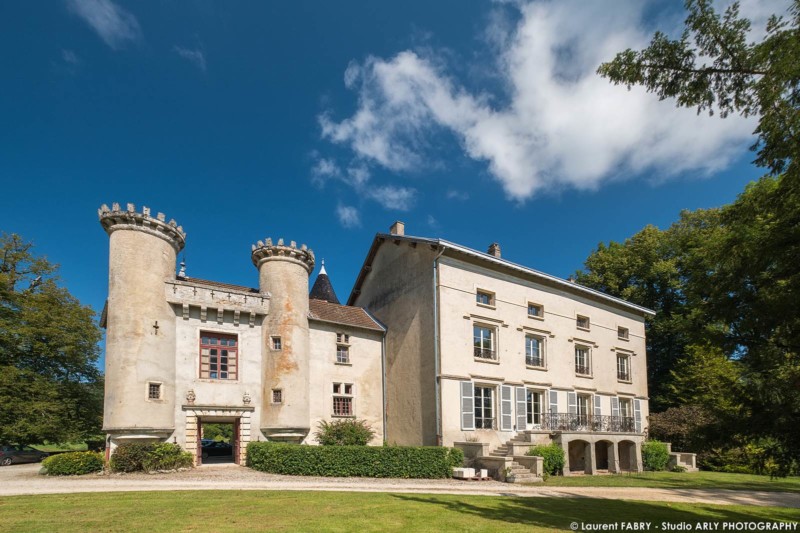 Photographe hôtellerie au Château de Maillat : façade extérieure