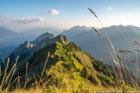 Depuis la dent de Cons, parcours de crêtes à l'extrémité sud-est du massif des bauges