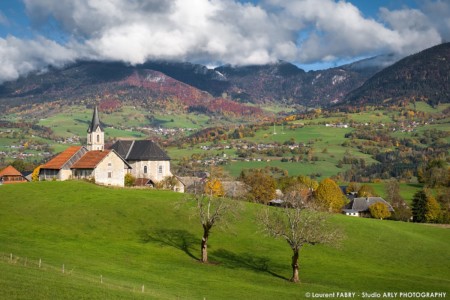 Villages Du Massif Des Bauges, Avec Au Premier Plan Celui D'Arith