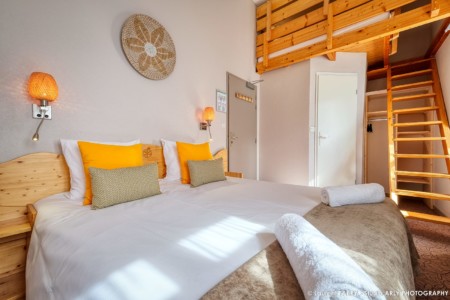 Grande Chambre Avec Lit D'appoint En Mezzanine, Hôtel En Maurienne (Valloire)