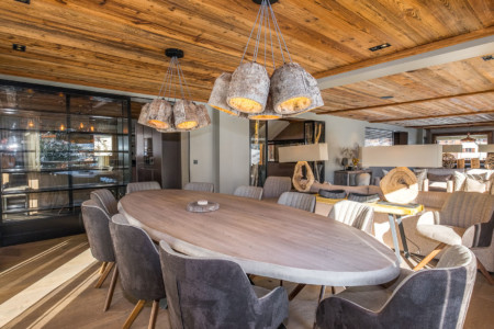 Grande Salle à Manger Dans Un Chalet De Prestige à Megève