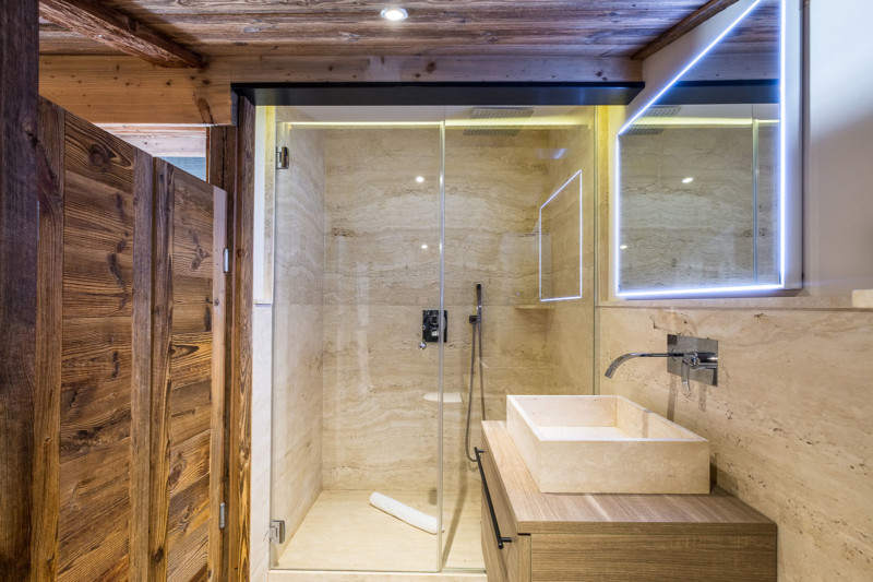 Salle de bains dans un chalet de prestige à Megève