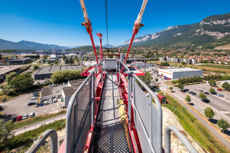 photographe de chantier entre Chambéry et Grenoble : Vue de l'agglomération de Grenoble depuis la grue d'un chantier Legendre à Crolles (38)