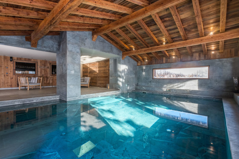 La piscine d'un chalet de prestige à Megève