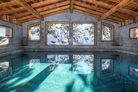 Photographe chalet à Megève : La piscine d'un chalet de prestige