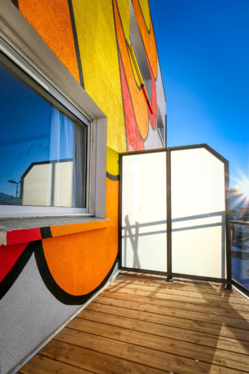 Popalp, hôtel à l'Alpe d'Huez (Isère) : lumière matinale depuis la balcon d'une chambre