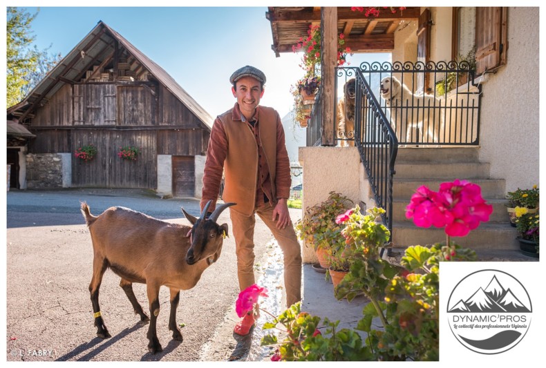 portrait d'un éleveur de chèvres et producteur de fromages en Auvergne Rhône Alpes