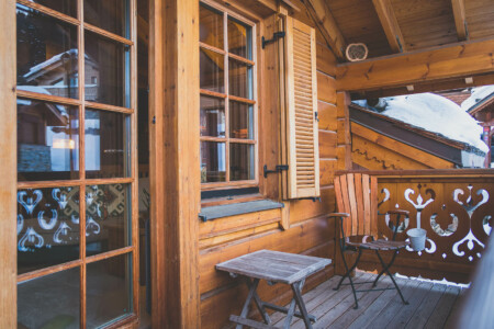 Photographe Immobilier Dans Un Chalet à Courchevel : Vue D'un Balcon