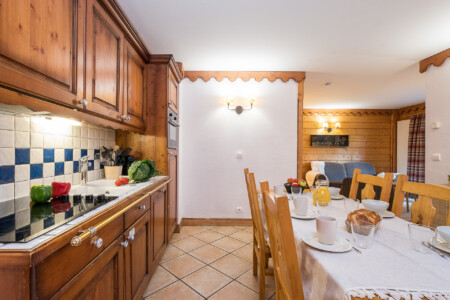 Cuisine d'un appartement disponible à la location à Tignes