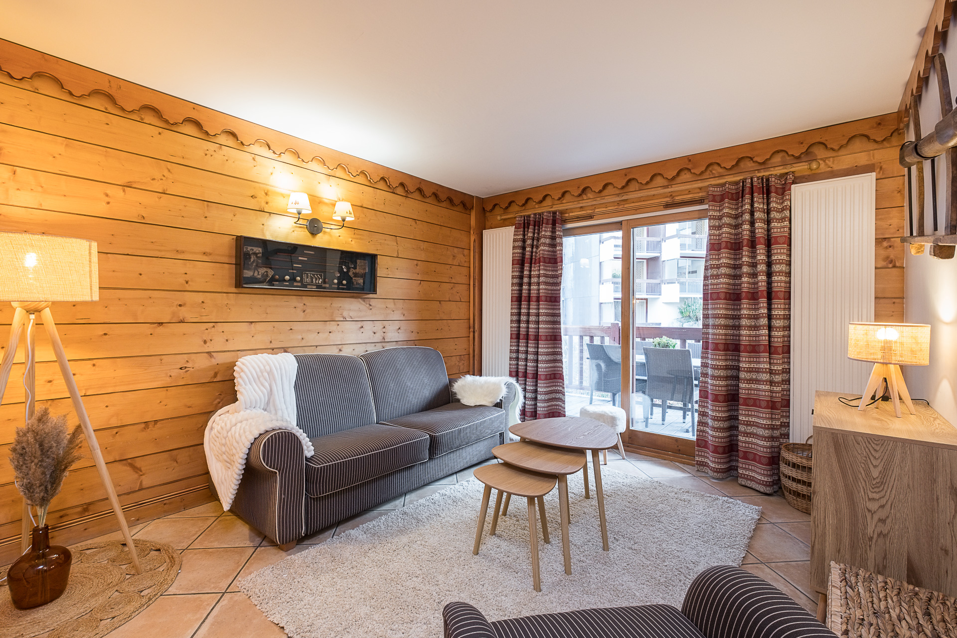 Salon d'un appartement disponible à la location à Tignes