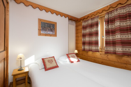 Chambre d'un appartement disponible à la location à Tignes