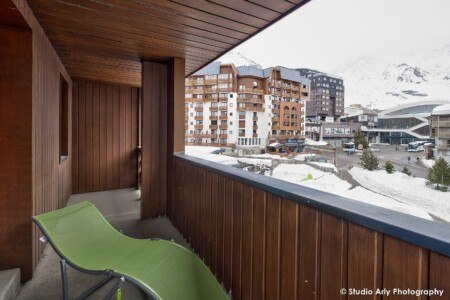 Vue sur la place des arolles, à l'entrée de la station de Val Thorens, depuis un appartement de la résidence Valset