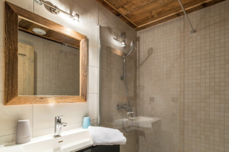 Vidéaste immobilier à Courchevel appartement La Tania, Courchevel, 3 Vallées : salle de bain