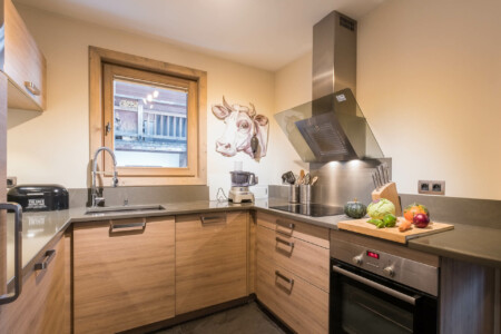 Vidéaste immobilier à Courchevel appartement La Tania, Courchevel, 3 Vallées : cuisine moderne