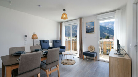 Photographe promoteur immobilier dans les Alpes : Photographe promoteur immobilier dans les Alpes résidence Sénior à Thônes (74) : salon d'un appartement T2