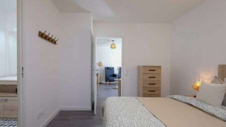 Photographe promoteur immobilier dans les Alpes : Résidence Sénior à Thônes (74) : chambre d'un appartement T2