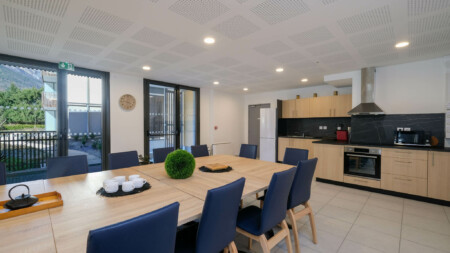 Photographe promoteur immobilier dans les Alpes : Résidence Sénior à Thônes (74) : salle à manger commune