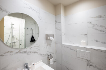 Photographe d'hôtel dans l'Ain, le Logis de Brou : salle de bain