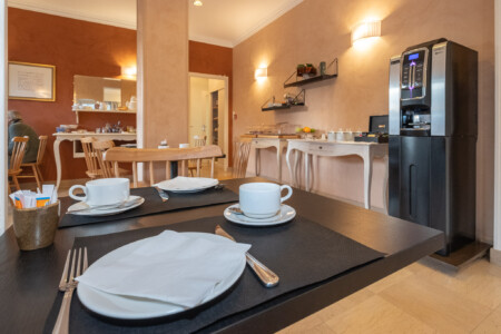 Photographe d'hôtel dans l'Ain, le Logis de Brou : salle du petit déjeuner