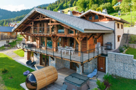 Photographe chalets de luxe en Haute Savoie : les chalets Bovard vus depuis les airs (drone)