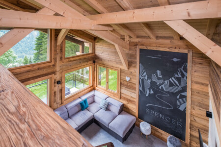 Photographe chalets de luxe en Haute Savoie : les chalets Bovard et leur charpente apparente en bois
