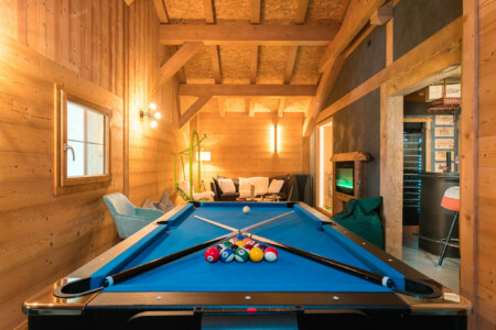 Photographe chalets de luxe en Haute Savoie : les chalets Bovard, salle de jeux